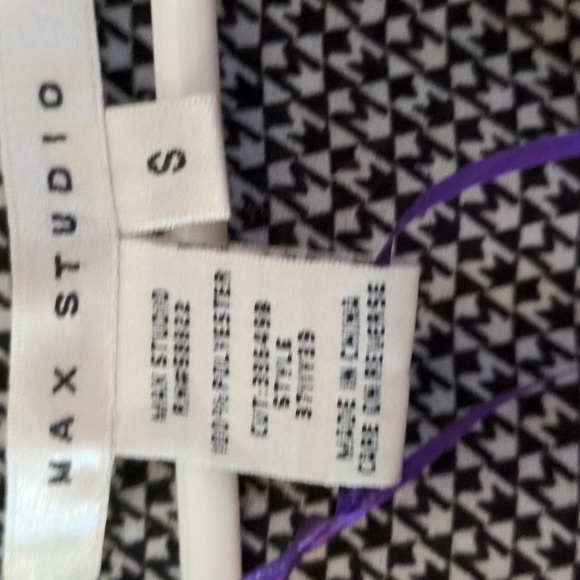 Max Studio Black and White Blouse Hi-Lo Lightweight Faux Wrap Blouse Size Small - Picture 3 of 9